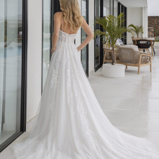 alinie-herzausschnitt-hochzeitskleid-schleppe