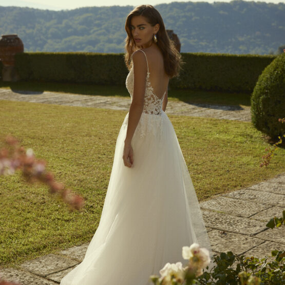 alinie-spaghettitraeger-tuell-schleppe-brautkleid-ivory