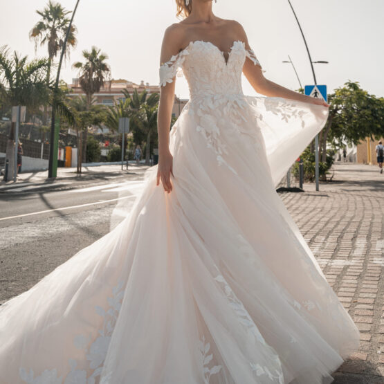 carmentraeger-tuell-ivory-hochzeitskleid-alinie