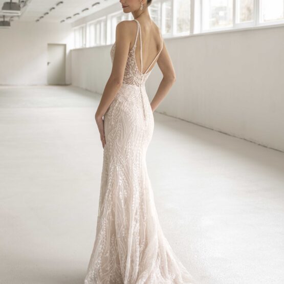 figurbetont-spitze-gliter-tuell-brautkleid