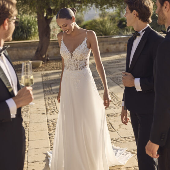 fliessend-brautkleid-chiffonkleid-alinie