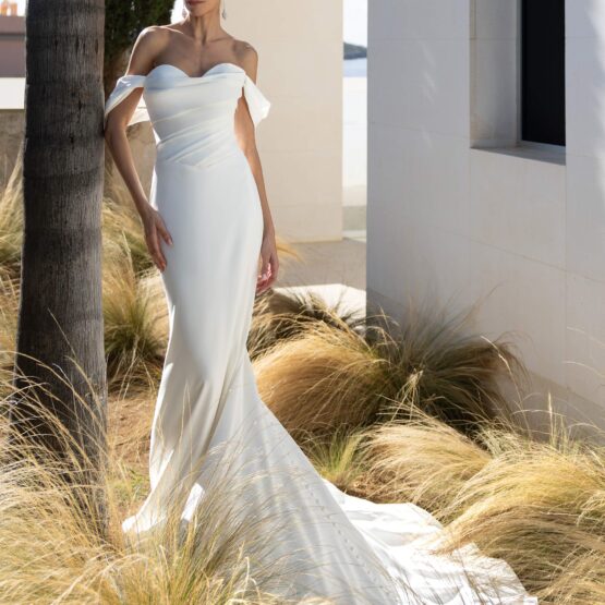 hochzeitskleid-fitundflare-carmentraeger-modern-cleane