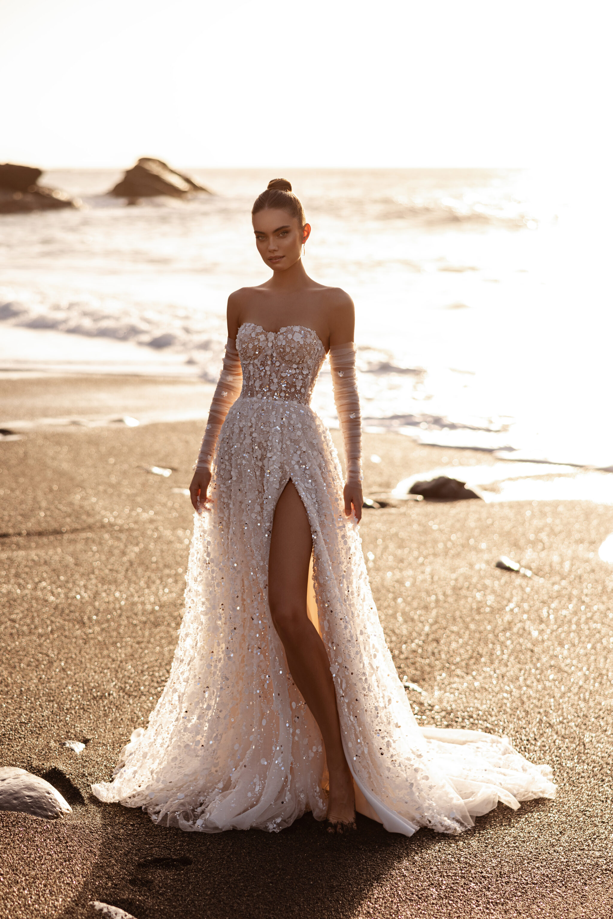 reem-glitzer-brautkleid-beinschlitz