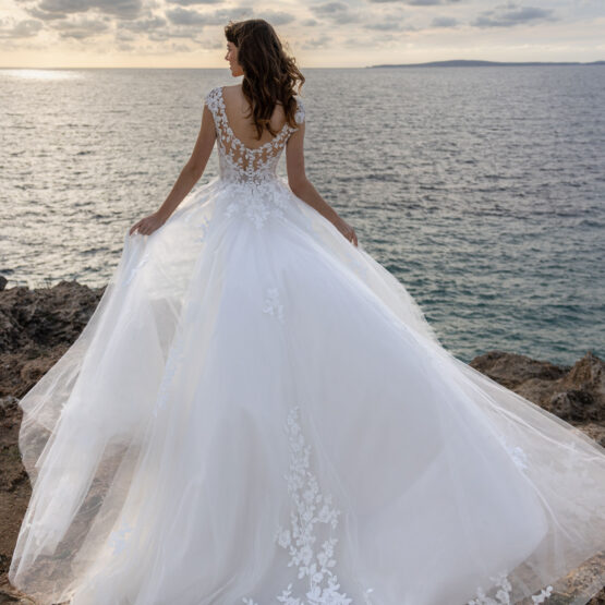 traumkleid-schleppe-tuell-alinie