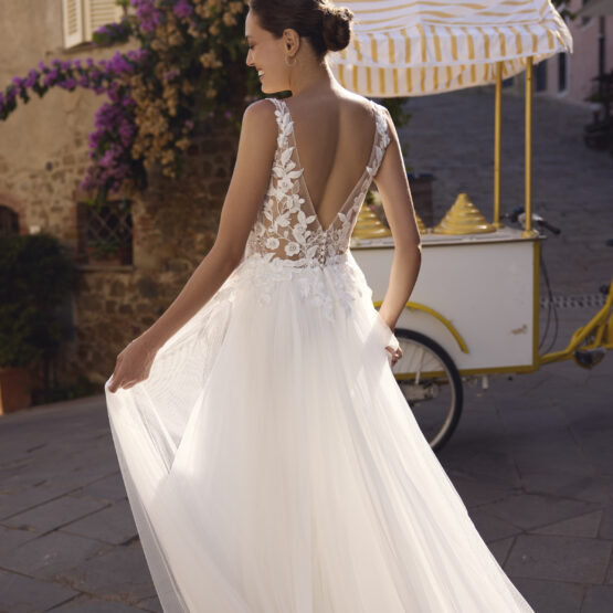 tuell-fliessend-brautkleid-alinie