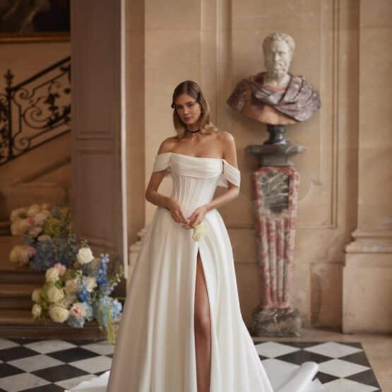 clean-corsage-Basquewaist-dama-brautkleid-beinschlitz