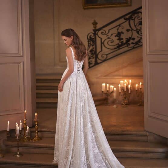 dama-brautkleid-chantillyspitze-schleppe-alinie