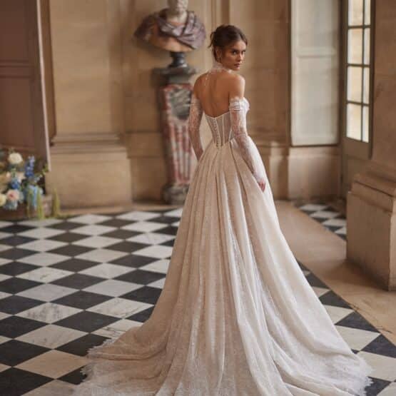 hochzeitskleid-spitze-corsage-Basquewaist-schleppe-traegerlos