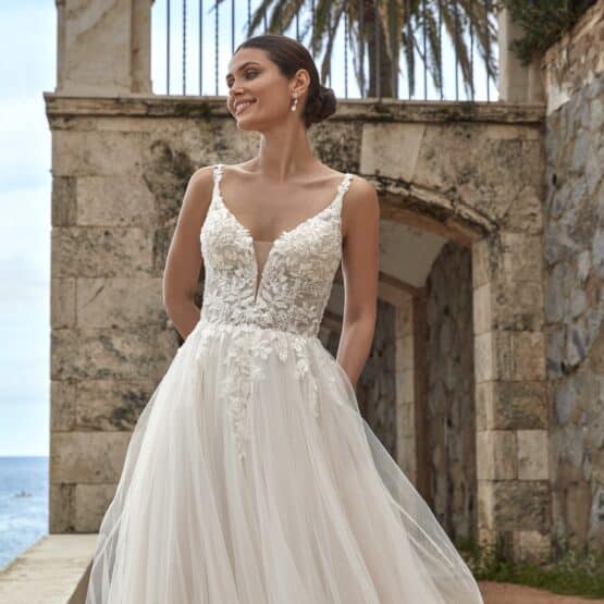 spitze-traeger-tuell-brautkleid-vausschnitt